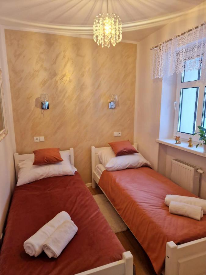 Apartament Przy Deptaku Еленя-Гура Экстерьер фото