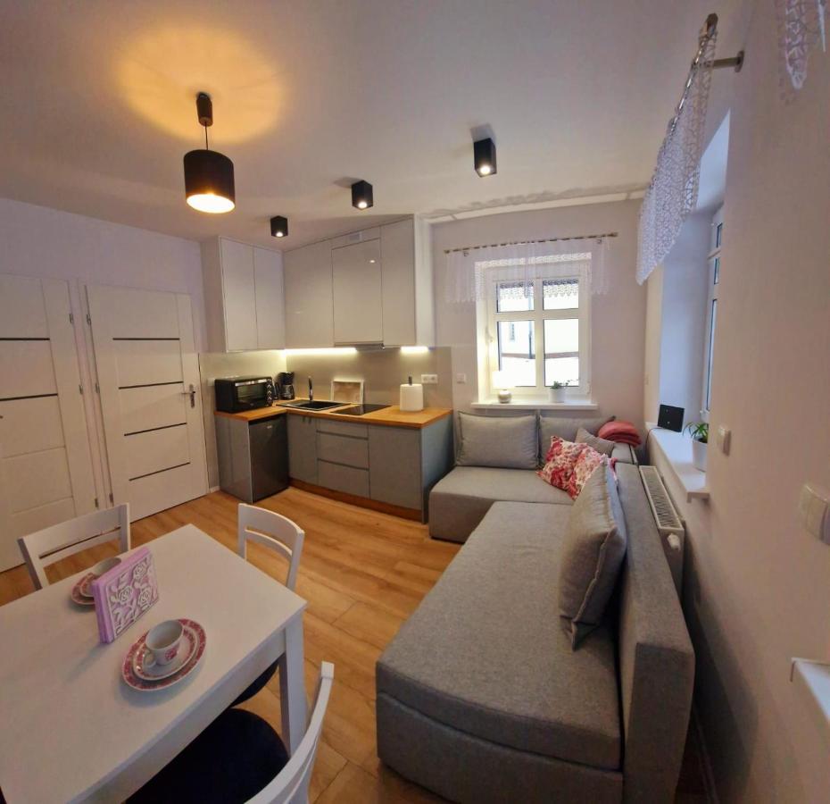 Apartament Przy Deptaku Еленя-Гура Экстерьер фото