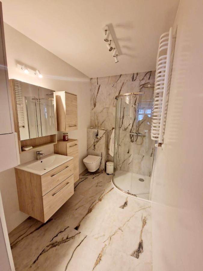 Apartament Przy Deptaku Еленя-Гура Экстерьер фото